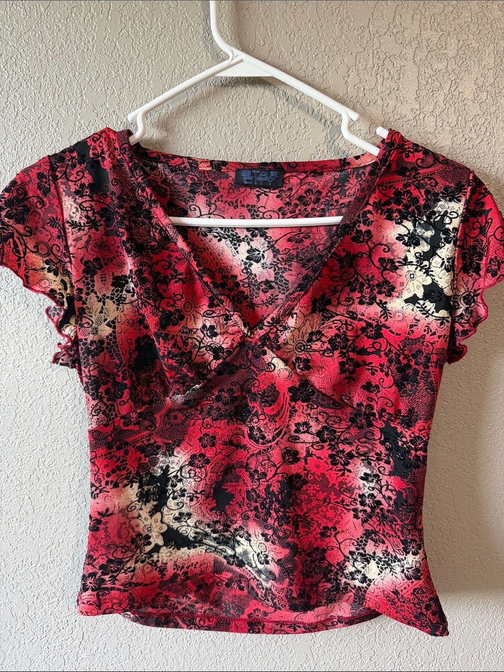 Vintage Y2K Star City Red & Black Gem Floral V-Neck Short Sleeve Top
